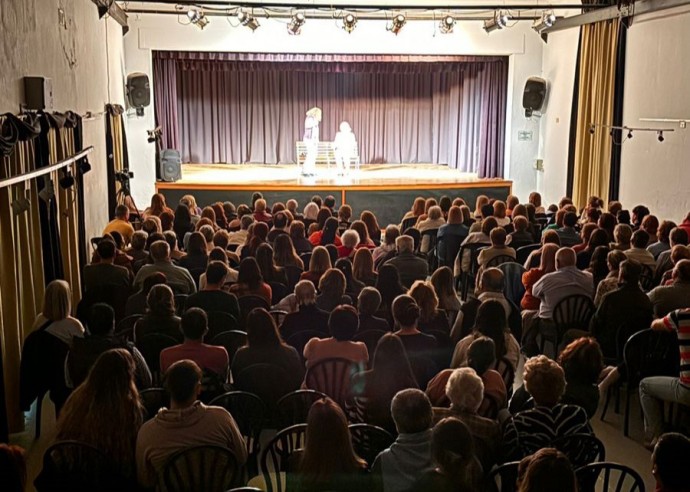 El Grupo de Teatro de Adultos Mayores presentó una nueva función