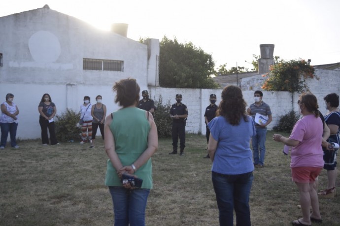 Reunión de las fuerzas de seguridad con vecinos del barrio 1° de Julio