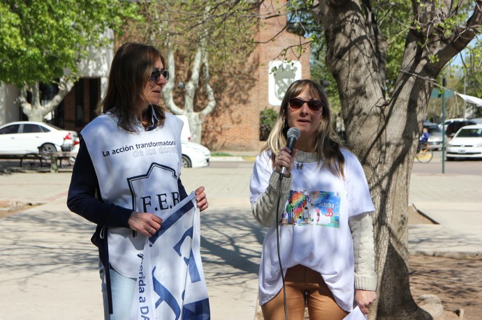 El Frente de Unidad Docente se movilizó en defensa de la educación 