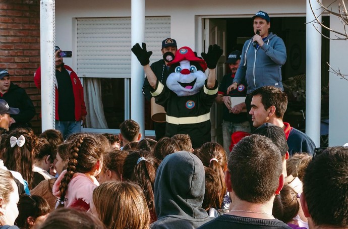 Multitudinario festejo del Día del Niño en Bomberos Voluntarios 