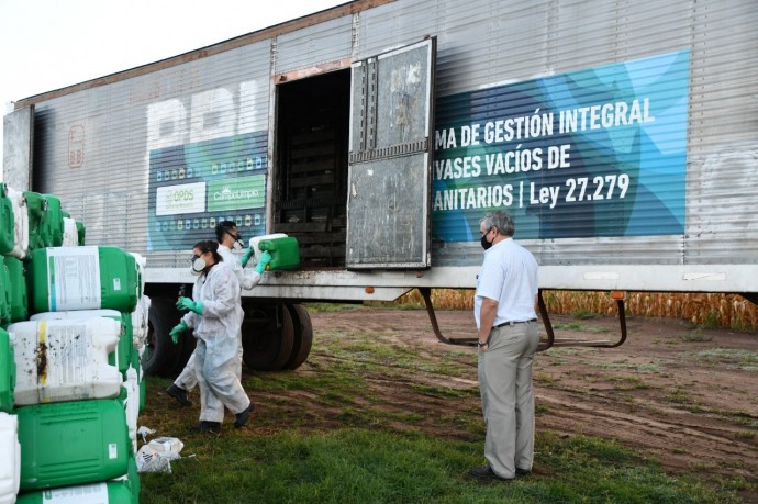 Más de nueve mil envases de fitosanitario fueron retirados del distrito