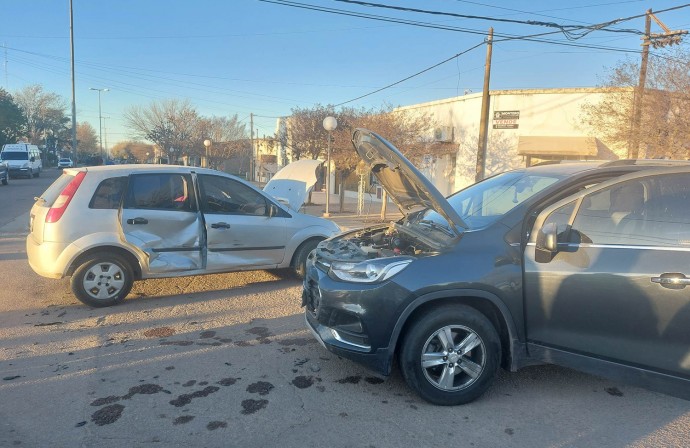 Accidente vehicular en Stroeder y Juncal