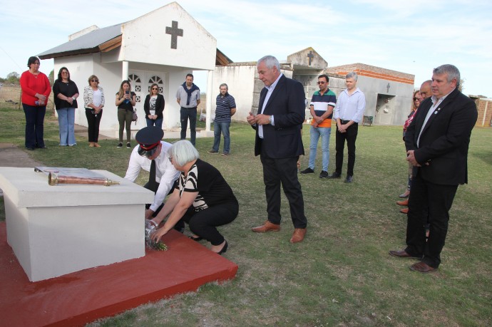 El Cuartel de Bomberos inauguró un monolito conmemorativo