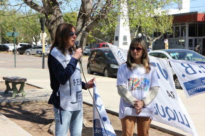 El Frente de Unidad Docente se movilizó en defensa de la educación 