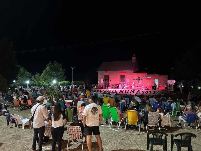 Gran concurrencia en el festival “Quenumá le canta a Quenumá”