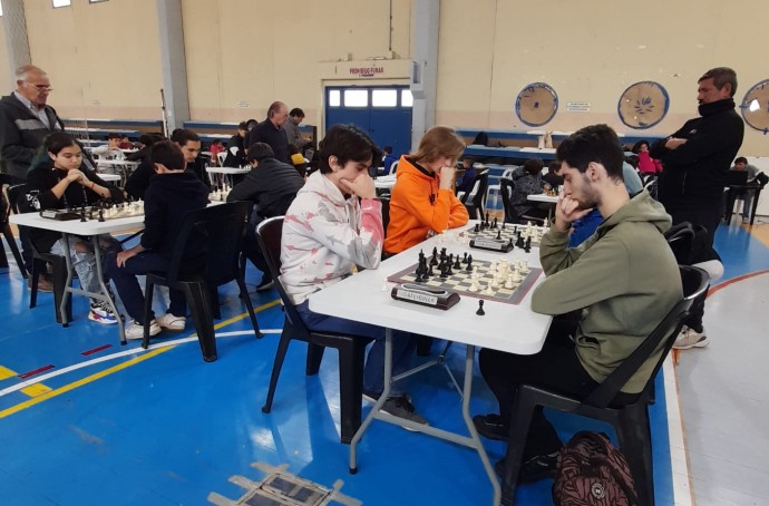 Salliquelenes y quenumenses en el torneo de ajedrez “6 Ciudades”