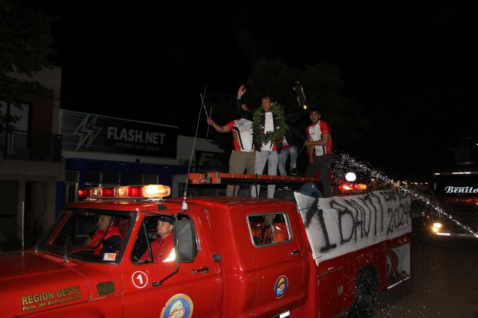 En un emotivo recibimiento, Salliqueló festejó junto a Bautista Oliva