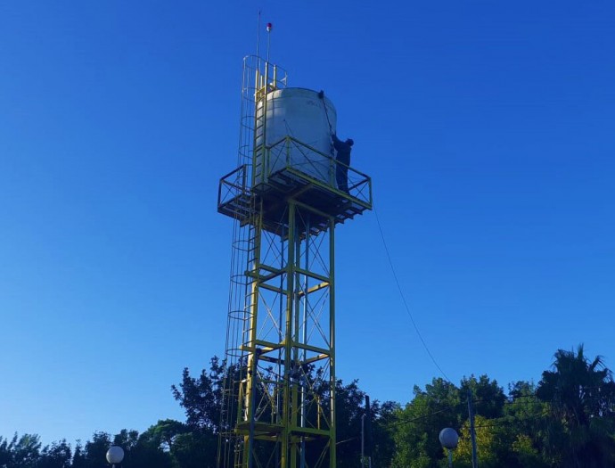 Reacondicionamiento del tanque de agua de Ingeniero Thompson