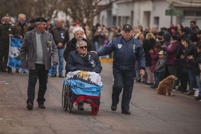 Se realizó el acto y el desfile por el Día de la Independencia 