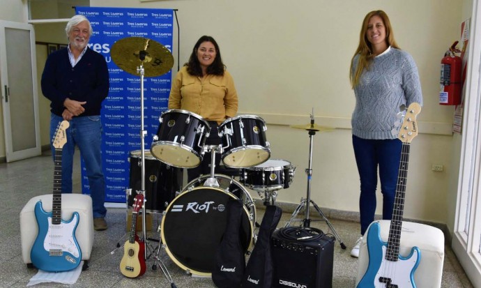 Llegaron los instrumentos para las clases de “Iniciación en la Música”