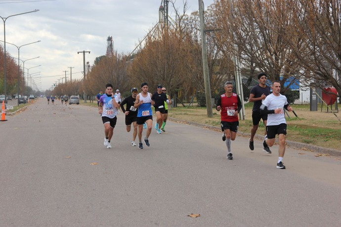Más de un centenar de atletas en la “Maratón 6 Ciudades”