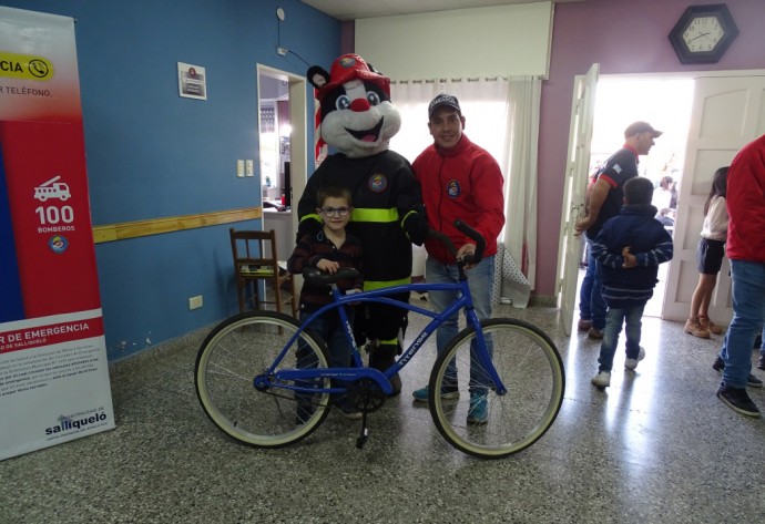 Bomberos organiza una nueva edición de los festejos por el Día del Niño