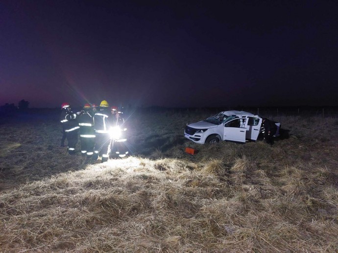 Volcó una camioneta que circulaba por Ruta 85