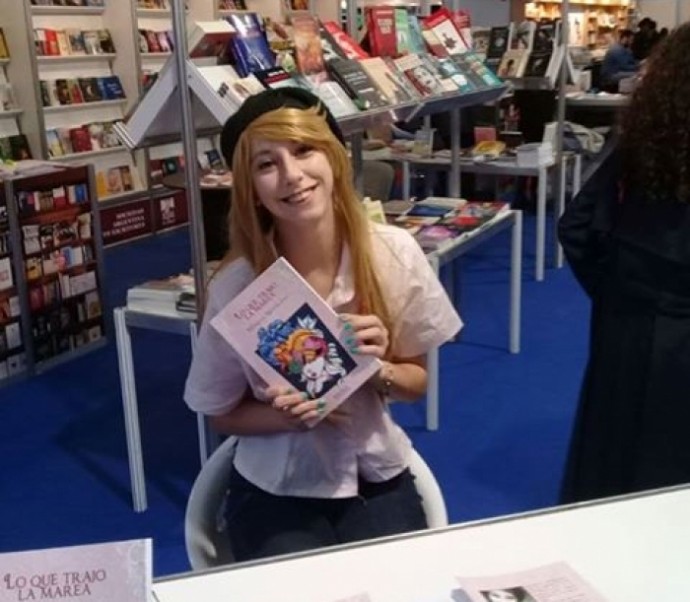 La joven salliquelense Milagros Nennhuber presentó su libro en la Feria del Libro