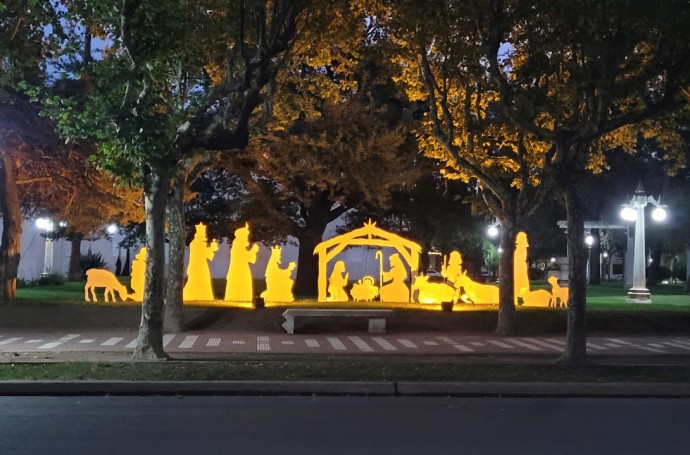 Ornamentación navideña en el Palacio Municipal y la Plaza 