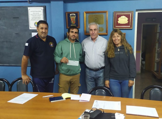 Bomberos Voluntarios entregó premios de su rifa