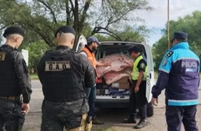 Decomisan carne vacuna y fiambres que iban hacia Tres Lomas