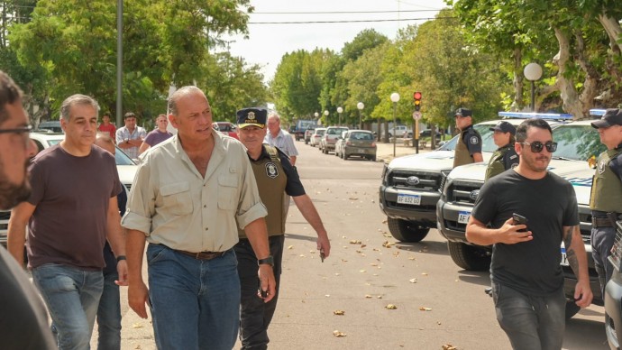 El ministro de seguridad bonaerense entregó 10 patrulleros 0 km