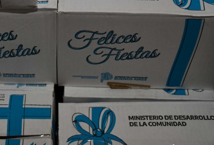 Entregan cajas navideñas a familias de Salliqueló y Quenumá