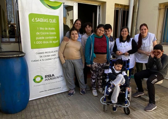 La Escuela Especial recibe aceite vegetal usado