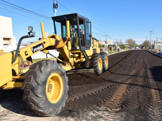 Construyen nuevas cuadras de asfalto en el Barrio Yani 