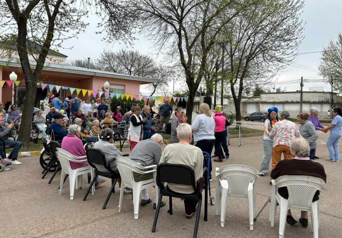 El Hogar Municipal celebró la llegada de la primavera