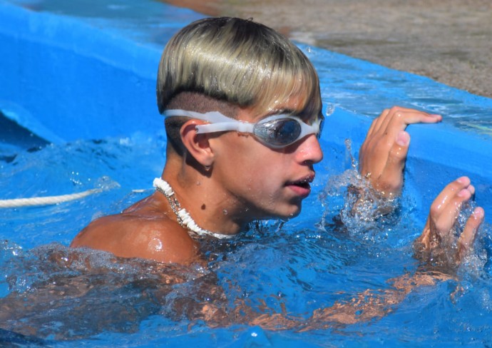 Treslomenses participaron de un torneo de natación en Pellegrini