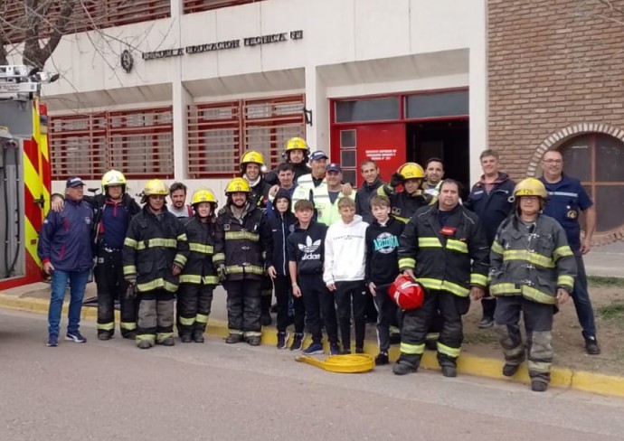 Simulacros de evacuación y rescate en escuelas de Tres Lomas