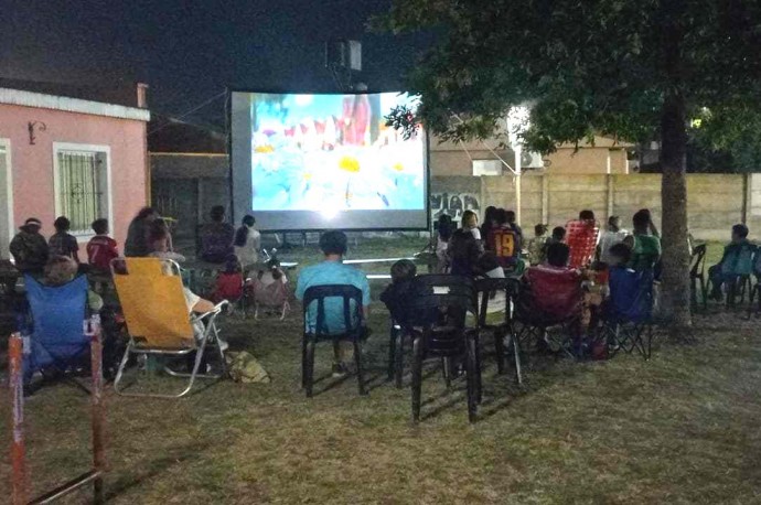 Segunda función del ciclo “Cine en la plaza de tu barrio”