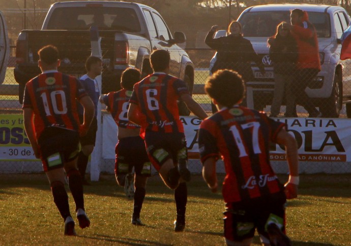 Juventud Unida es el único puntero del campeonato