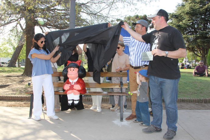 La escultura de Mafalda ya se encuentra en la plaza principal