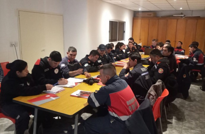 Bomberos voluntarios realizaron una Capacitación de Rescate con Cuerda