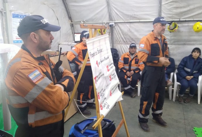 Bomberos Voluntarios capacitaron a personal del Gasoducto