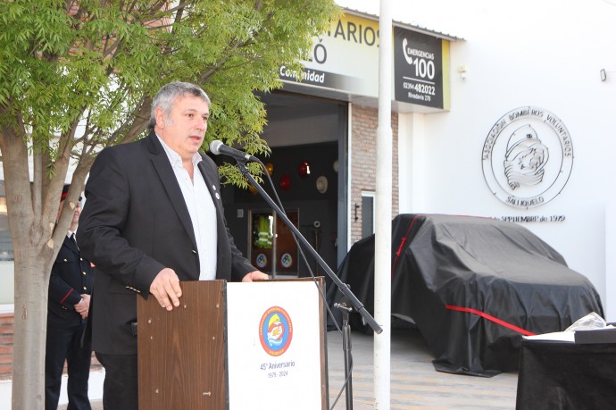 Emotivo acto protocolar por los 45 años de Bomberos Voluntarios 