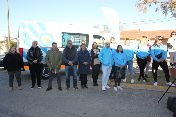 El ministro de salud bonaerense entregó una ambulancia en Salliqueló