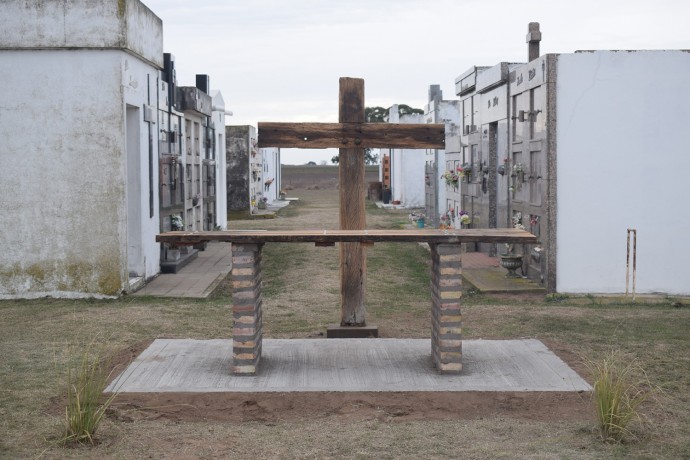 Nuevo altar y responso en el cementerio