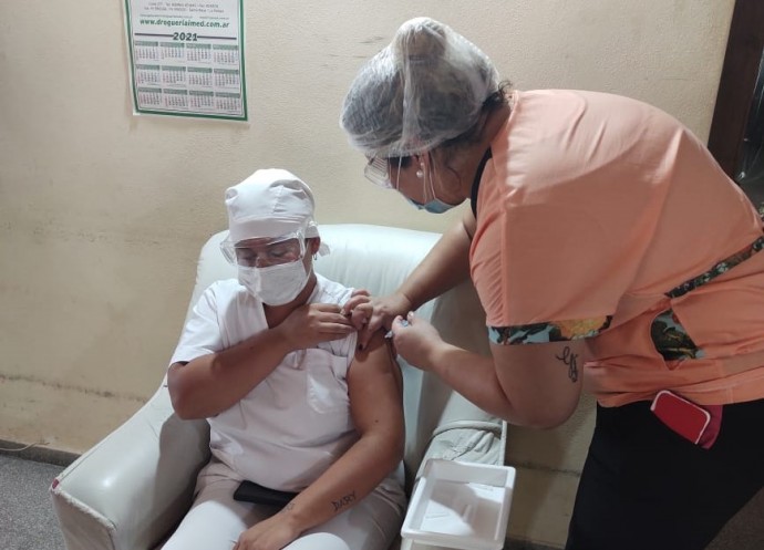 Vacunación en el Hogar Municipal de Quenumá