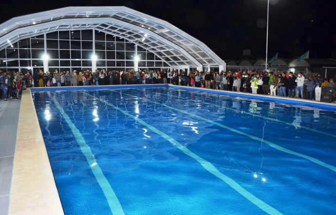 Se inauguró el Natatorio Climatizado del Polideportivo Municipal