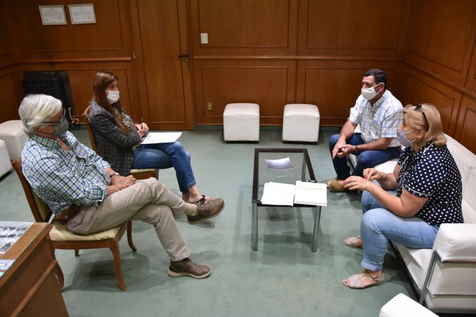 Carrera se reunió con representantes del Club Pedro María Moreno
