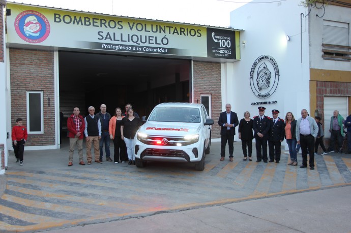 Emotivo acto protocolar por los 45 años de Bomberos Voluntarios 