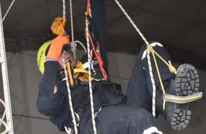 Bomberos voluntarios realizaron una Capacitación de Rescate con Cuerda