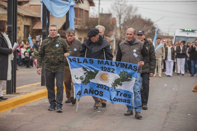 Se realizó el acto y el desfile por el Día de la Independencia 