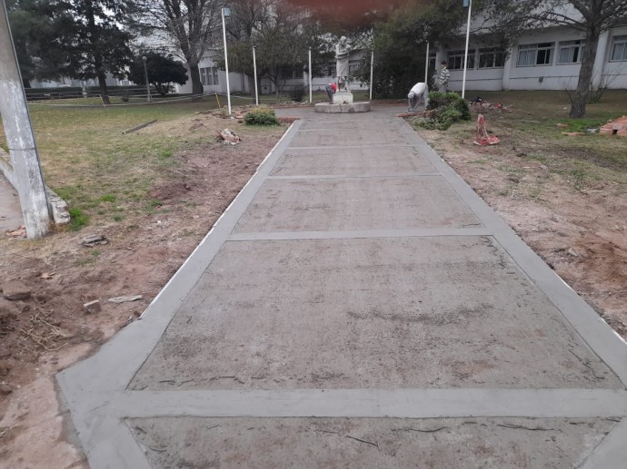 Mejoras en la vereda del Monumento a la Madre