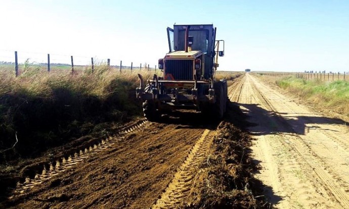 Pellegrini trabaja en mejoras y mantenimiento de caminos rurales
