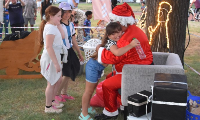 Papá Noel visitó la ciudad de Tres Lomas 