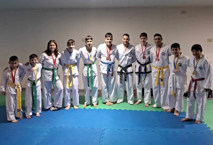 Escuela de Taekwondo obtuvo excelentes resultados en Torneo Nacional