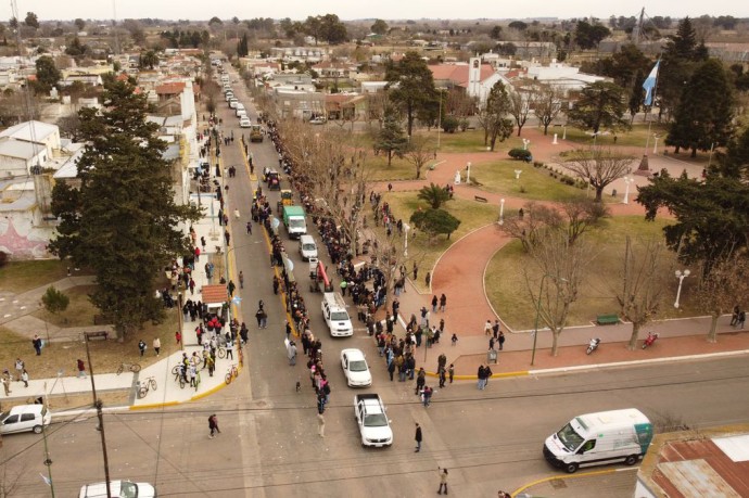 Se realizó el acto y el desfile por el Día de la Independencia 