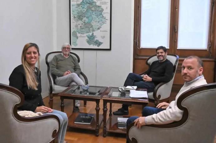 Jorge Carrera visitó ministerios del gobierno provincial
