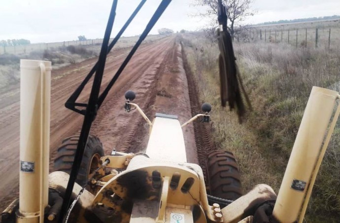 Continúa la reparación de caminos rurales en Tres Lomas