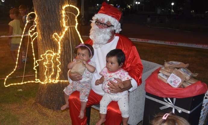 Papá Noel visitó la ciudad de Tres Lomas 